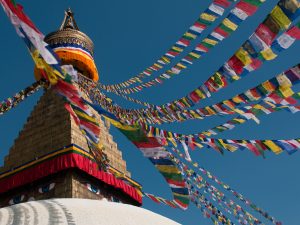 Boudanath Stupa mit Gebetsfahnen in Kathmandu